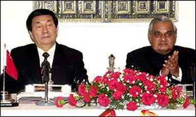 Indian Prime Minister Atal Bihari Vajpayee meets Chinese Premier Zhu Rongji